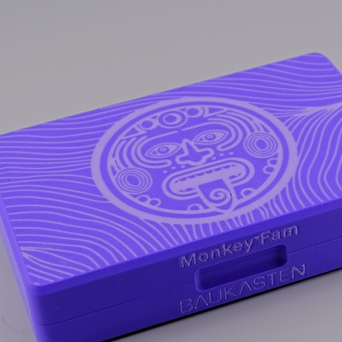 Baukasten Mini Monkey Fam in Orbit geschlossen mit Tiki Motiv
